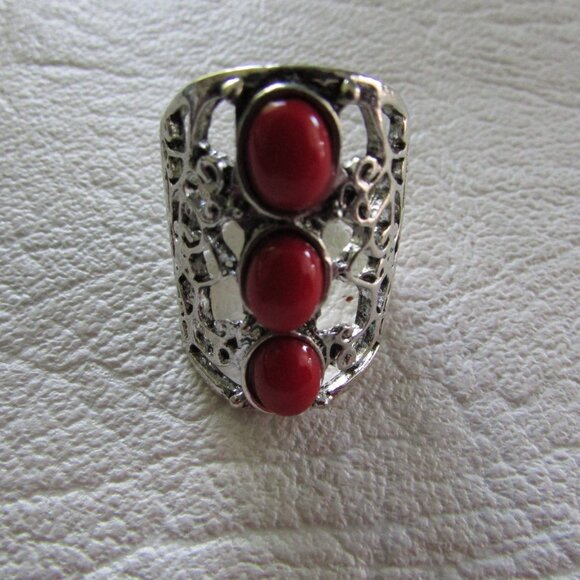 Large Silver 3 Red Stone Ring - Sz 9 - Picture 4 of 6